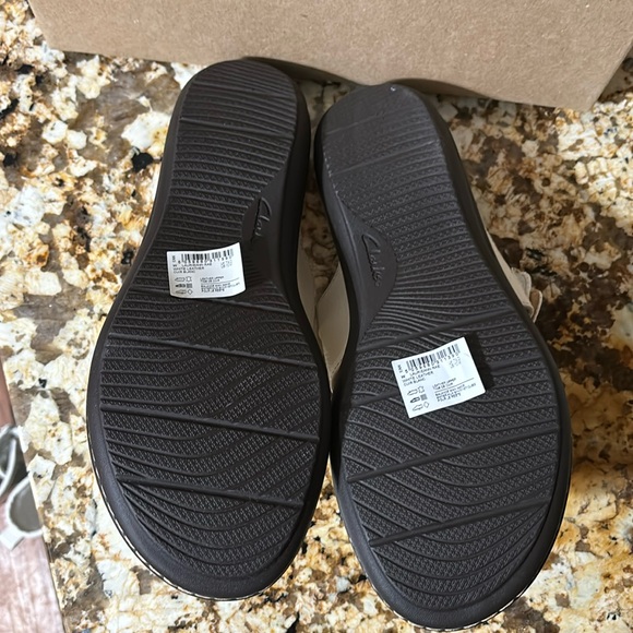 Brand new Clarks ladies sandals, white leather size 10 - Picture 4 of 6